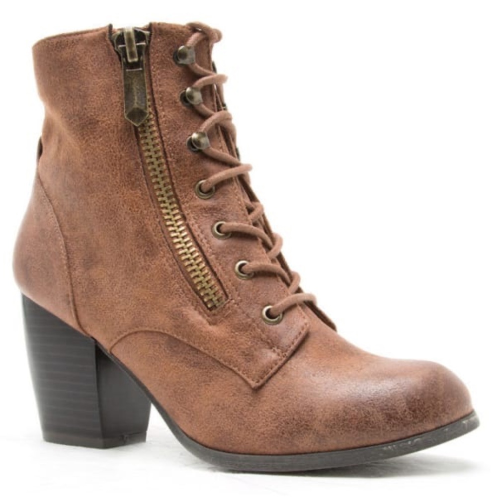 Qupid Maze 65 Cognac Lace Up Boot Size 8.5